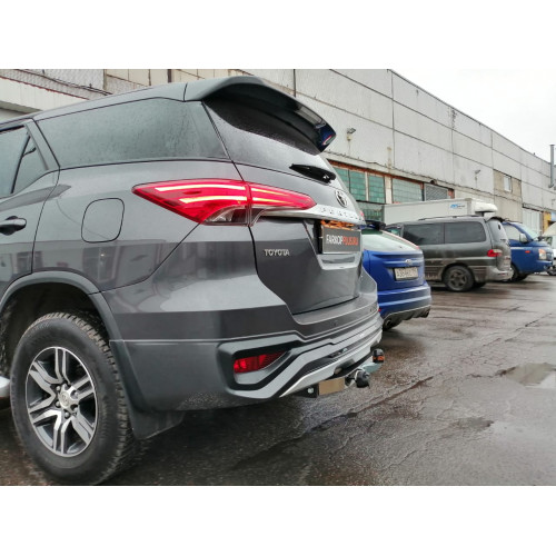 Фаркоп BALTEX на TOYOTA Fortuner TRD 2018-  Арт. 24.9040.05 (фаркоп с нерж. пластиной) (крюк на балке)